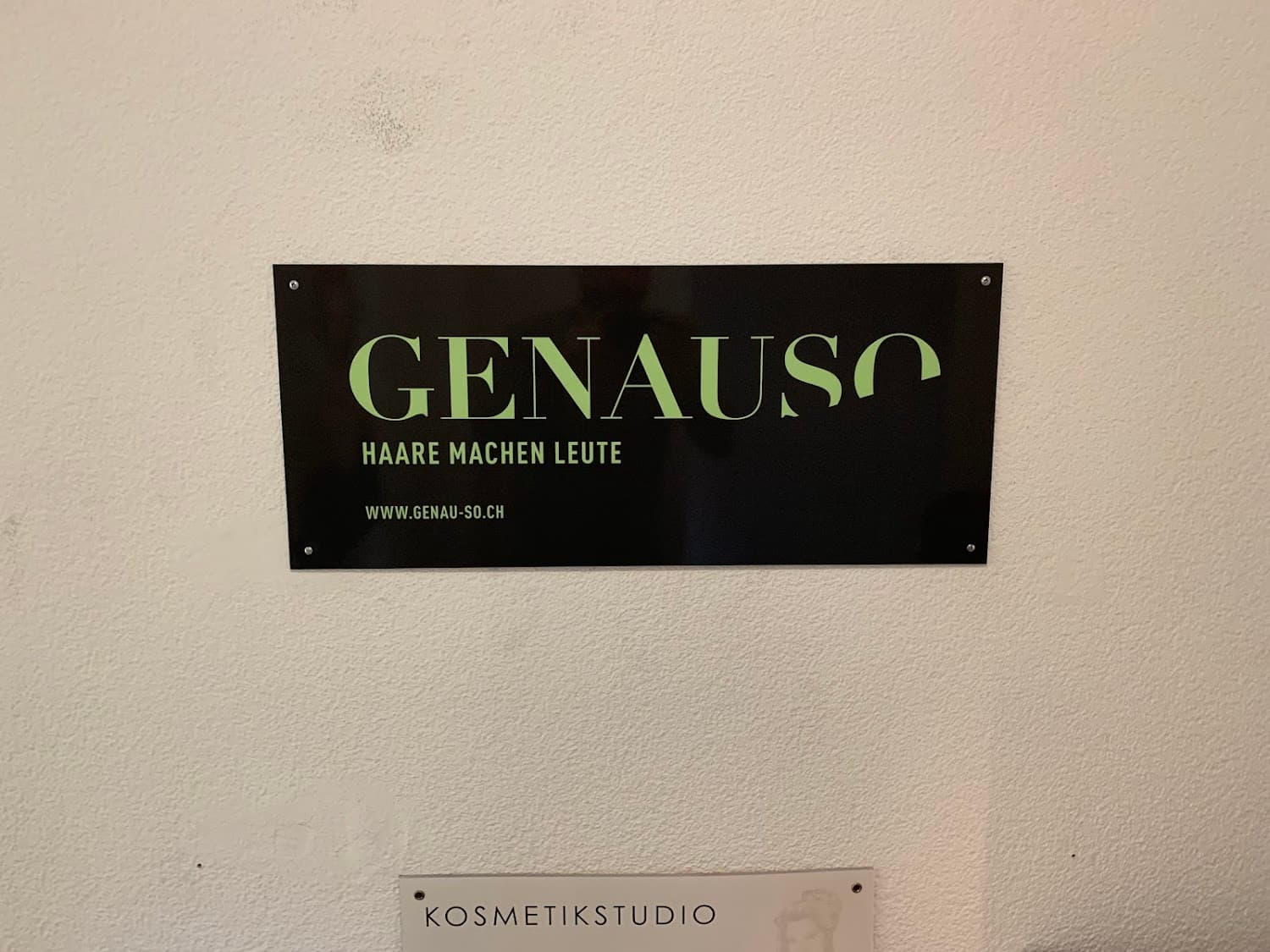 GENAUSO - Haare machen Leute.