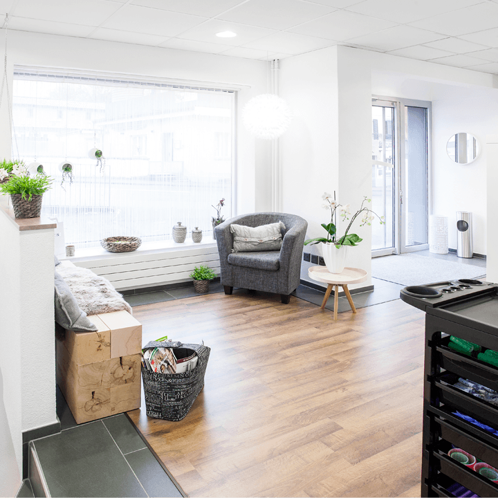 Naoma Finest Hairstyling