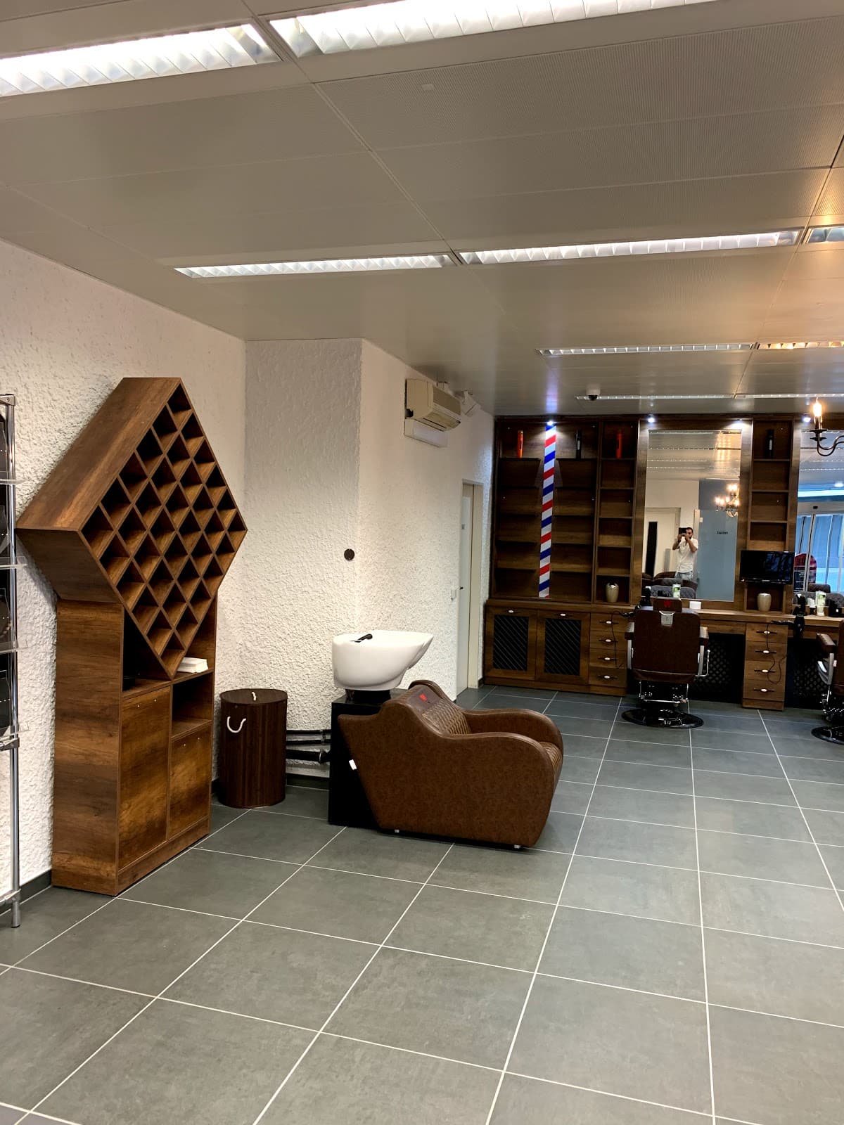 Prinz Coiffeur Biel, Filiale 4